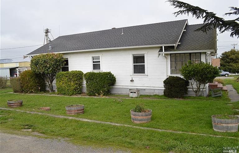 1st image of 560 Bailey Ave
