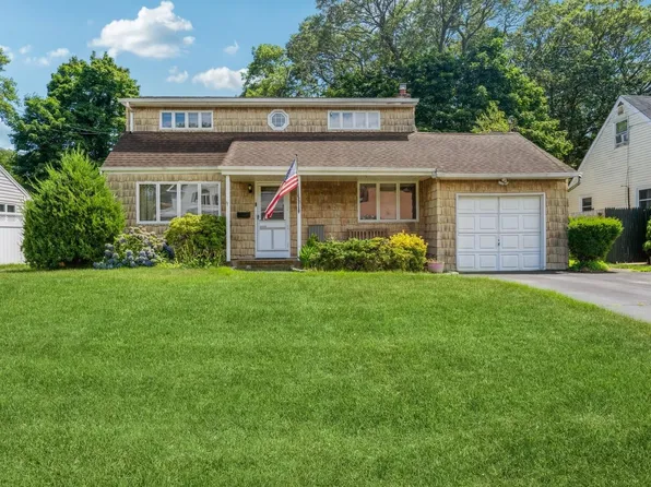 128 Kime Avenue, North Babylon, NY 11703
