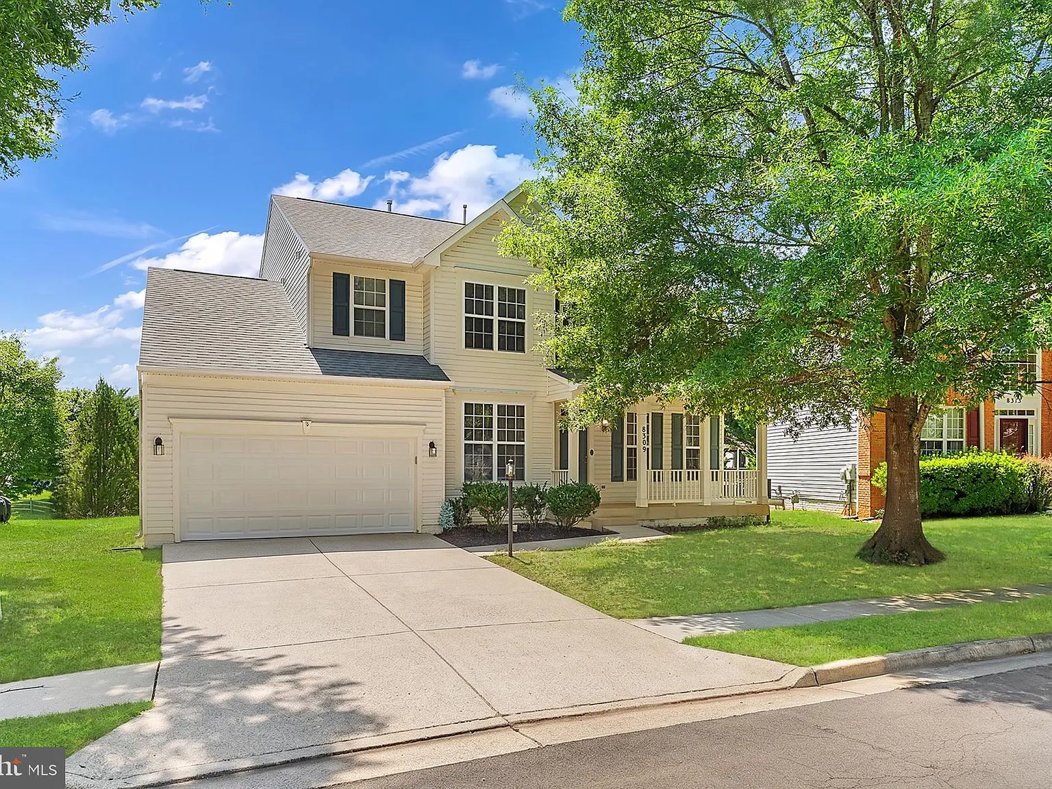 4 bed, 4.5 bath, 4638 sqft, $4,000 — Photo 1