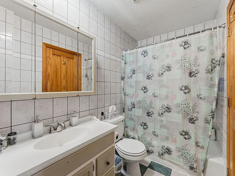 1645 Hickory Ln #1 — Photo 7