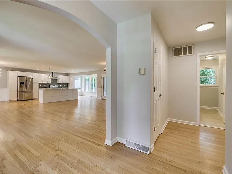 2111 Huron Dr — Photo 4