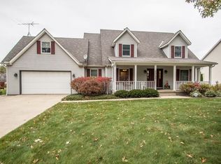 5345 Oakwood Dr, Sheffield Village, OH