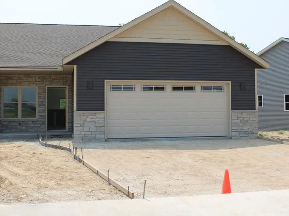 1785 Edgewood ROAD #8, Kewaskum, WI 53040