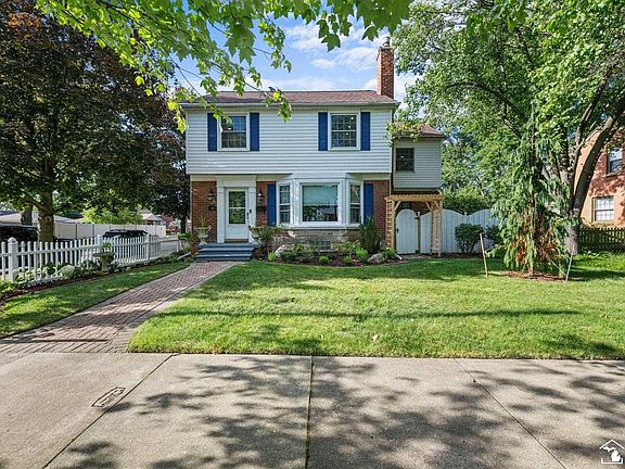 3rd image of 1540 Davis St