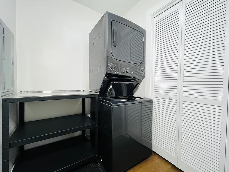 318 N Owen St — Photo 10