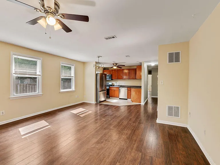 109 1/2 E Reed Ave — Photo 9