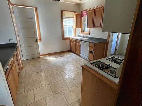 4th image of 252 W 21st St