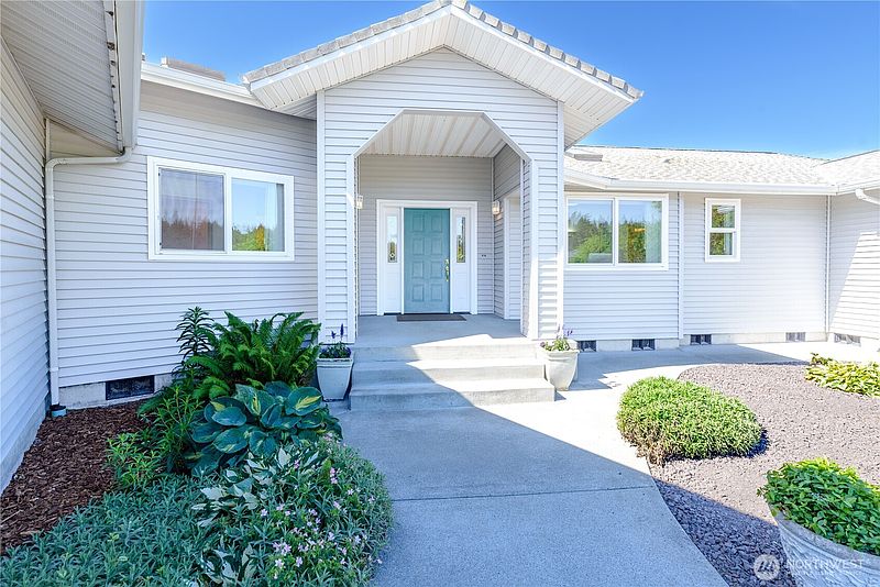3rd image of 141 Kiwi Lane