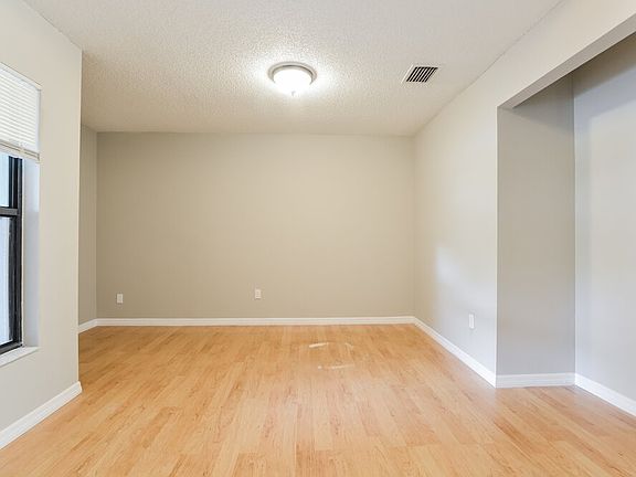 3rd image of 1058 Dees Dr