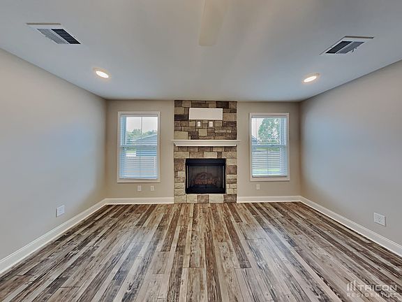 4th image of 496 Kinslow Ct