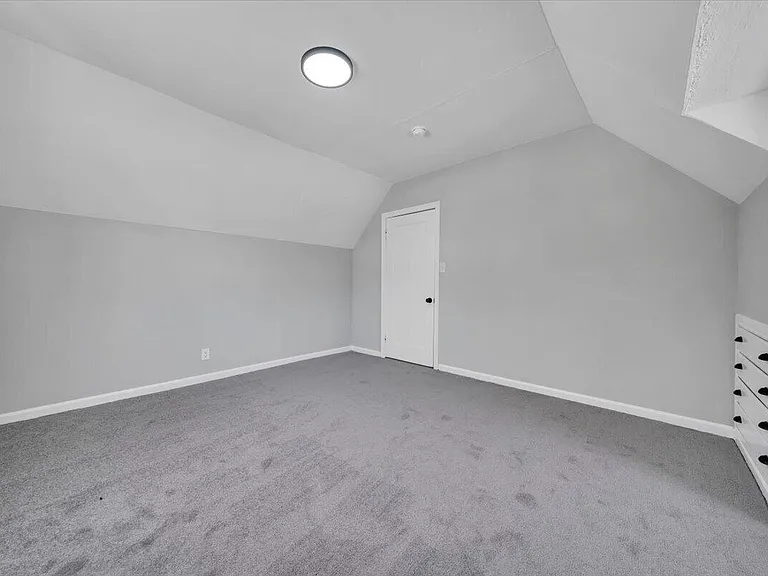 32 Upland Dr — Photo 17