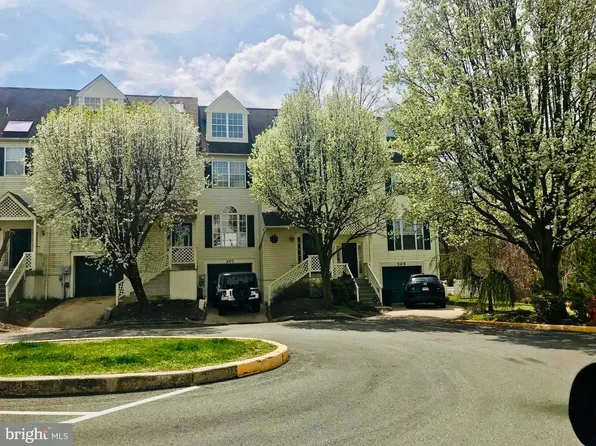 307 Thyme Ln, Philadelphia, PA 19128