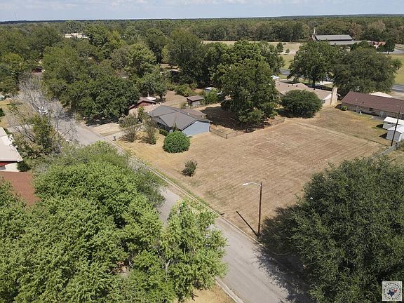3rd image of 105 Pecan Dr