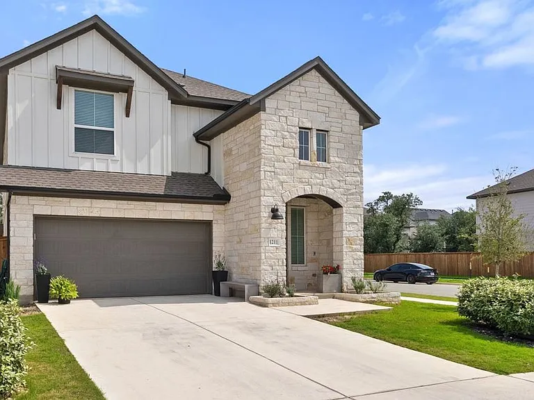 1211 N Roger Hanks Pkwy — Photo 2