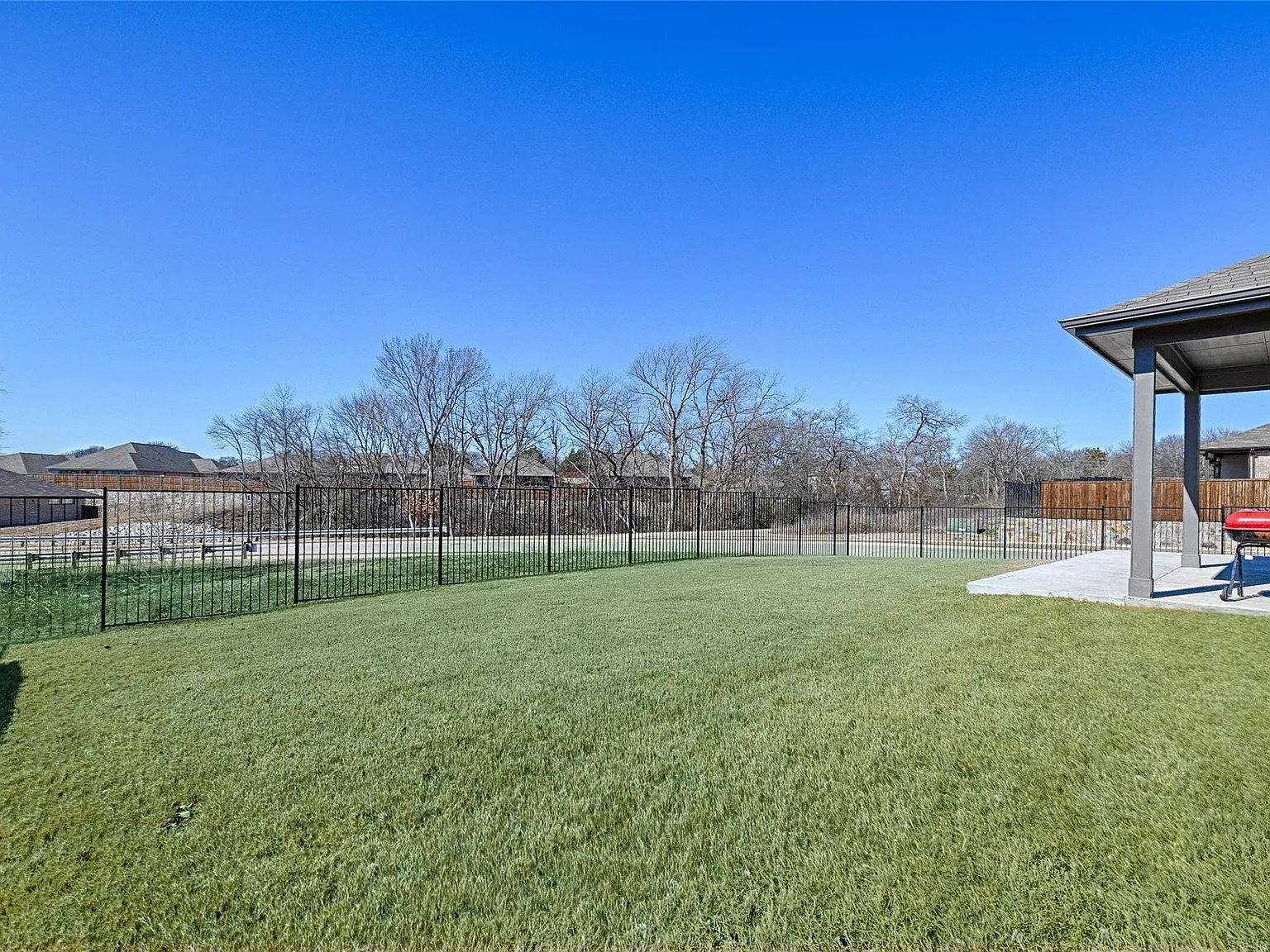 4 bed, 2.5 bath, 2768 sqft, $2,800 — Photo 2