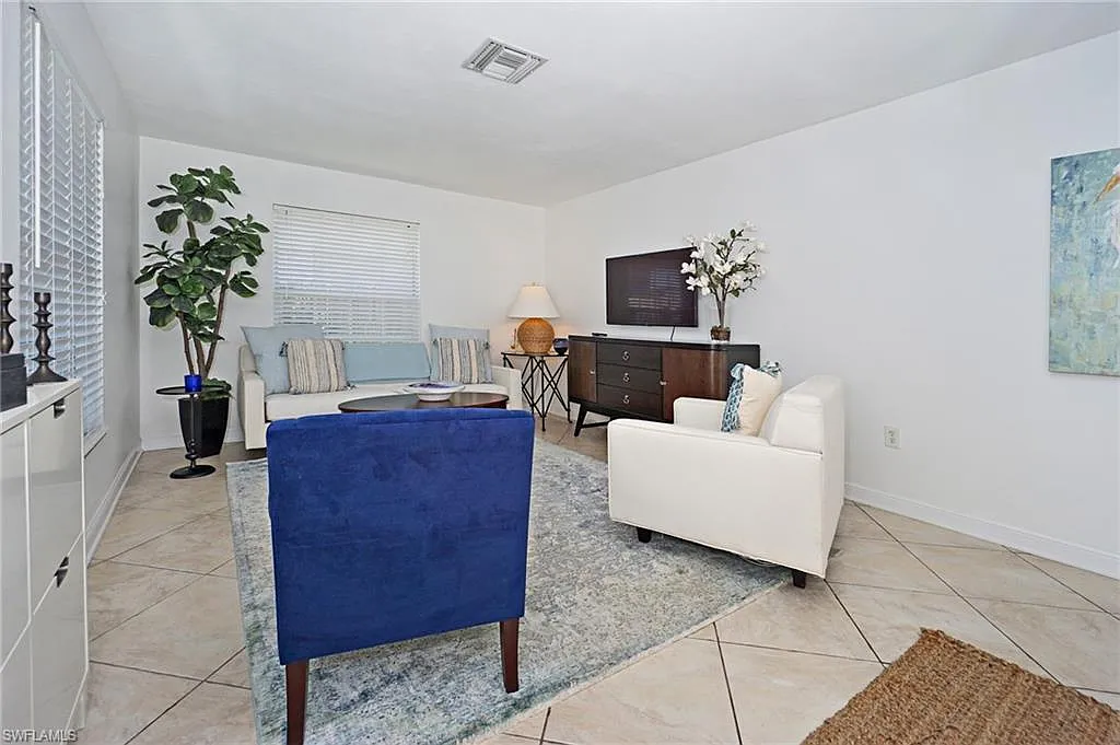3 bed, 2.0 bath, 1735 sqft, $11,500 — Photo 3