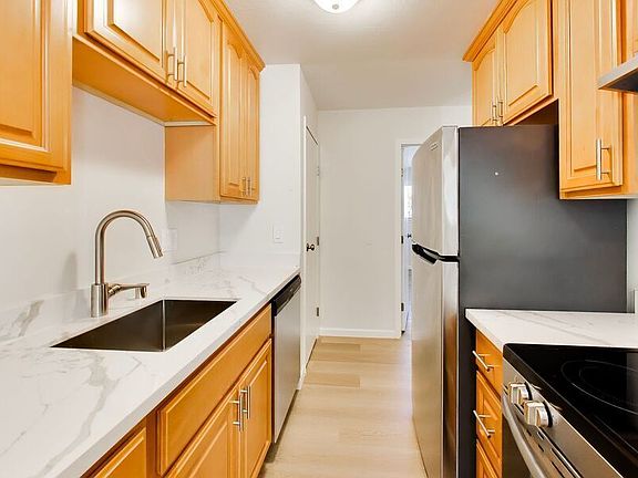 4th image of 16878 Meekland Ave APT 4