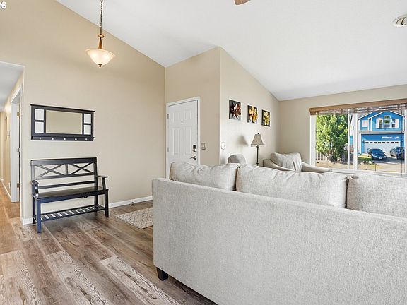 4th image of 15068 Hiltonhead Ct
