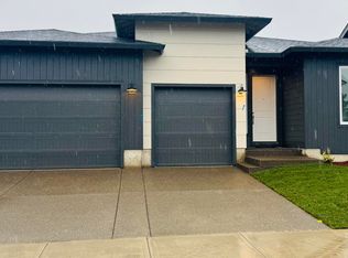 707 Magnolia Ave, Woodburn, OR 97071
