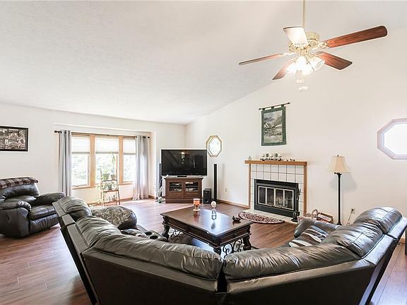 5th image of 19 Hickory Way