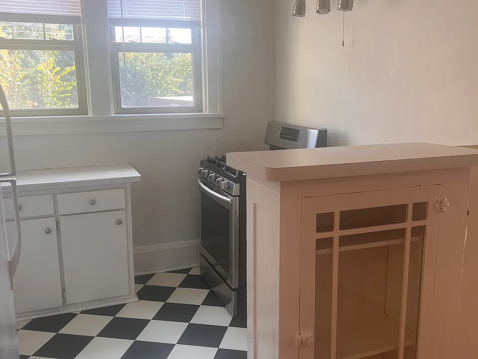 568 Lincoln Ave #2