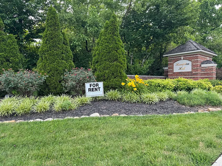 1006 Royal Mew Ct — Photo 2
