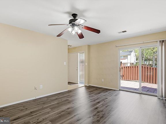 4th image of 2438 Southgate Sq