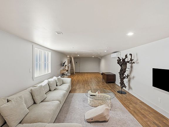 4th image of 326 Irving Ave