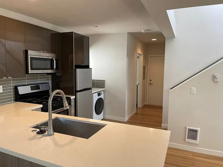 6408 Phinney - Located at the top of Phinney Ridge — Photo 13