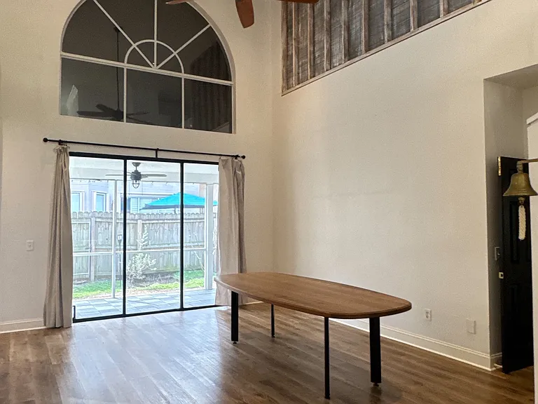 Dining and or living room area.
Table can be left or can be removed.