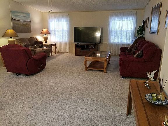 3rd image of 2281 Mariposa Ave