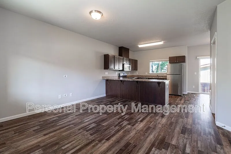 12600 NE 49th St — Photo 3
