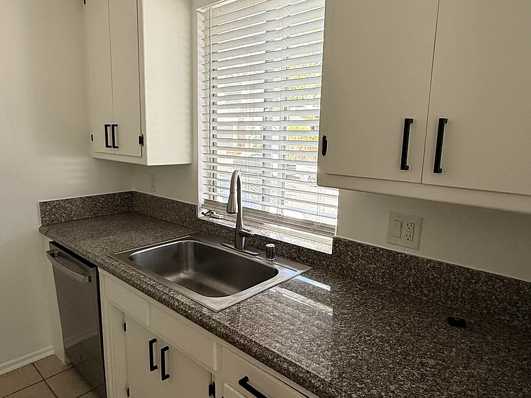 8253 Norton Ave #23 — Photo 6