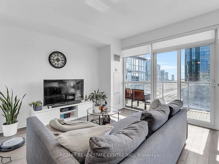 352 Front St W #1413 — Photo 9