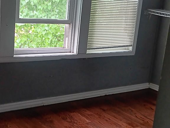 3rd image of 659 W 61st St #2