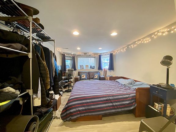 2nd image of 862 N Marshfield Ave #862