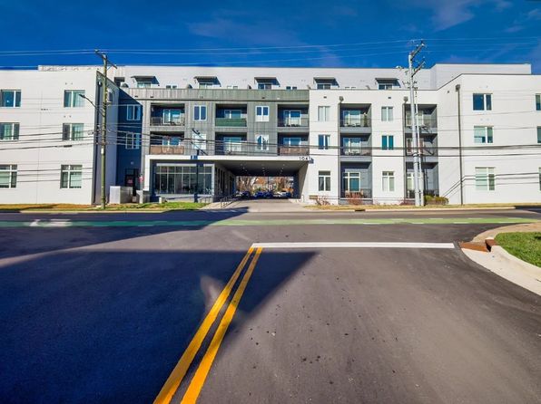 1041 E Trinity Ln APT 120