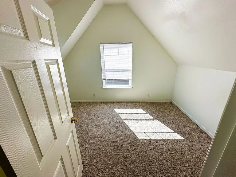 2750 Meadow Creek Way — Photo 15
