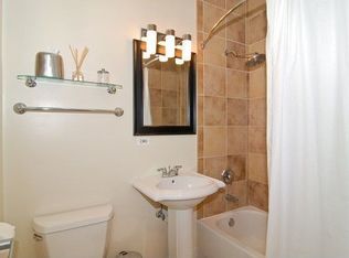 538 W Belmont Ave APT 3S, Chicago, IL 60657