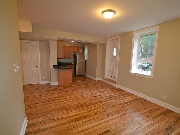 3rd image of 1638 W Greenleaf Ave #46