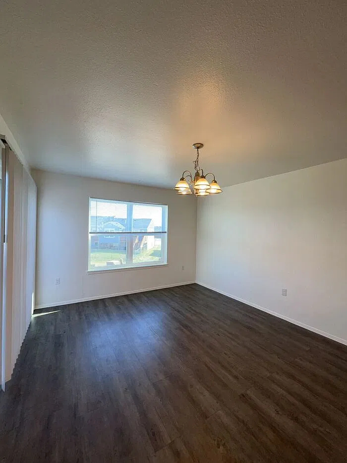 3 bed, 2.5 bath, 1328 sqft, $1,820 — Photo 4