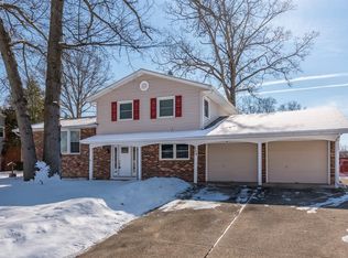 220 Sassafras Dr, Vermilion, OH