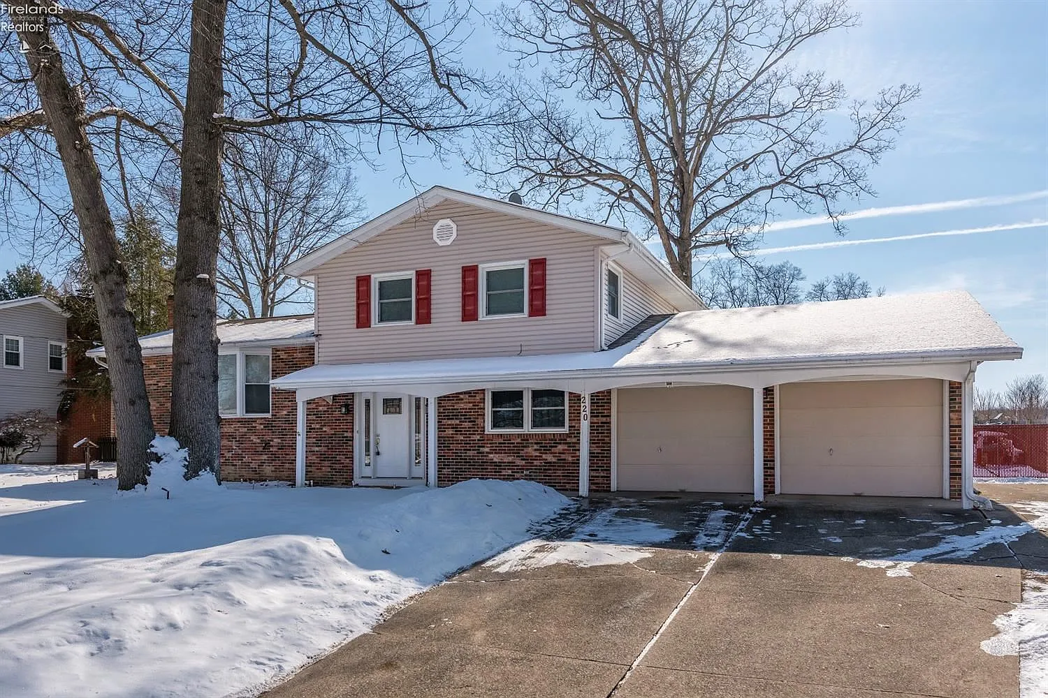 220 Sassafras Dr photo 1