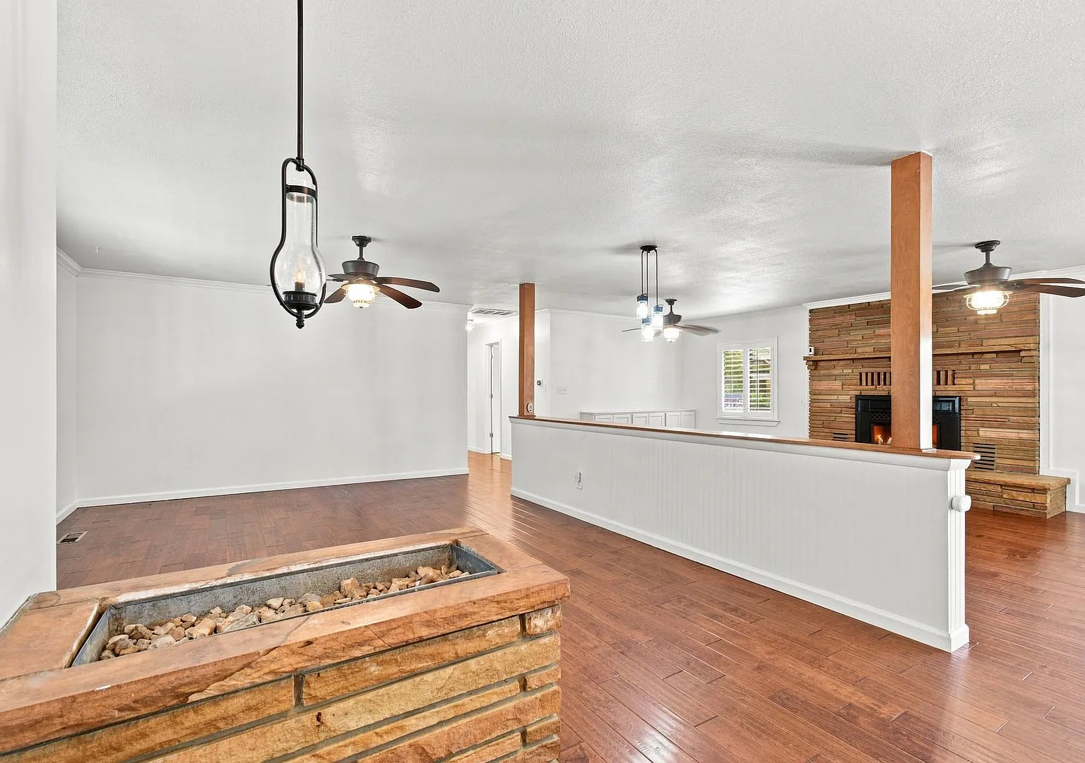 One Of A Kind Bixby Rental With Sprawling Yard! Move In Ready! — Photo 4