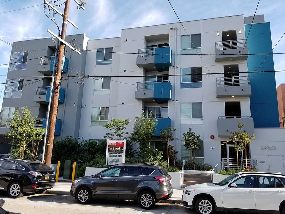 1st image of 10850 Bloomfield St Unit 302