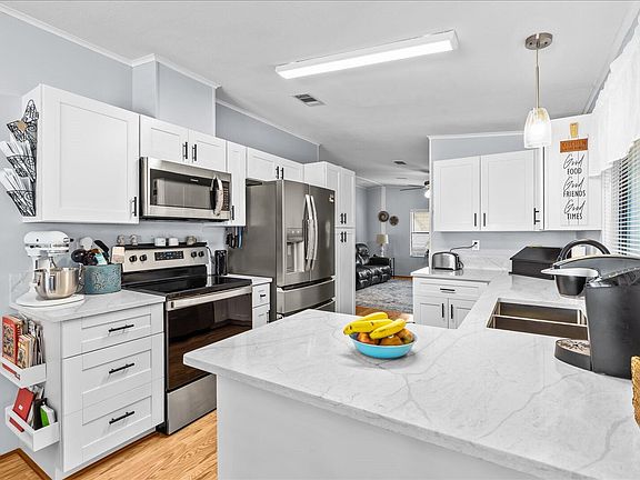 5th image of 8506 Redbay Court