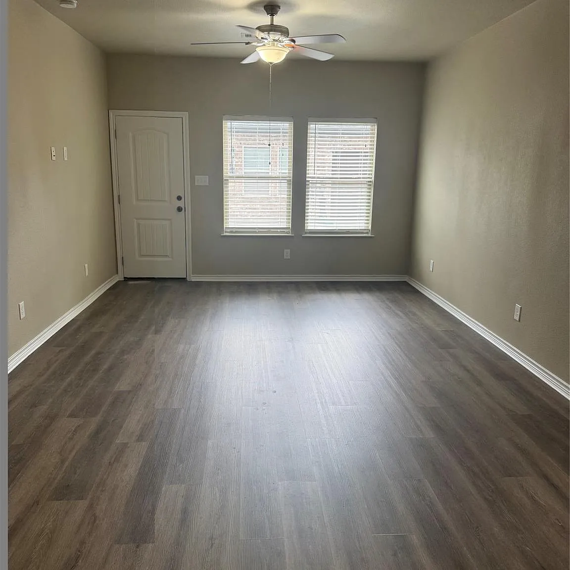3 bed, 2.0 bath, 1270 sqft, $1,700 — Photo 3
