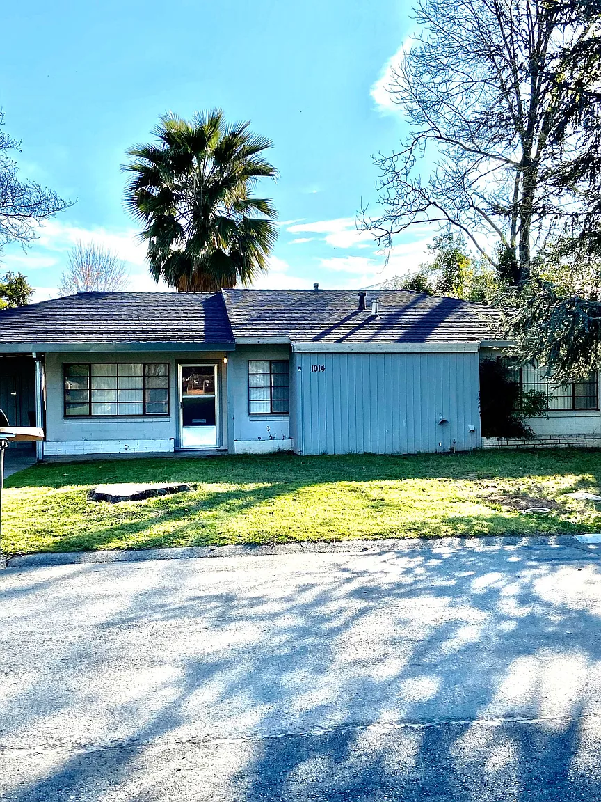 1014 Camelia Ave photo 1