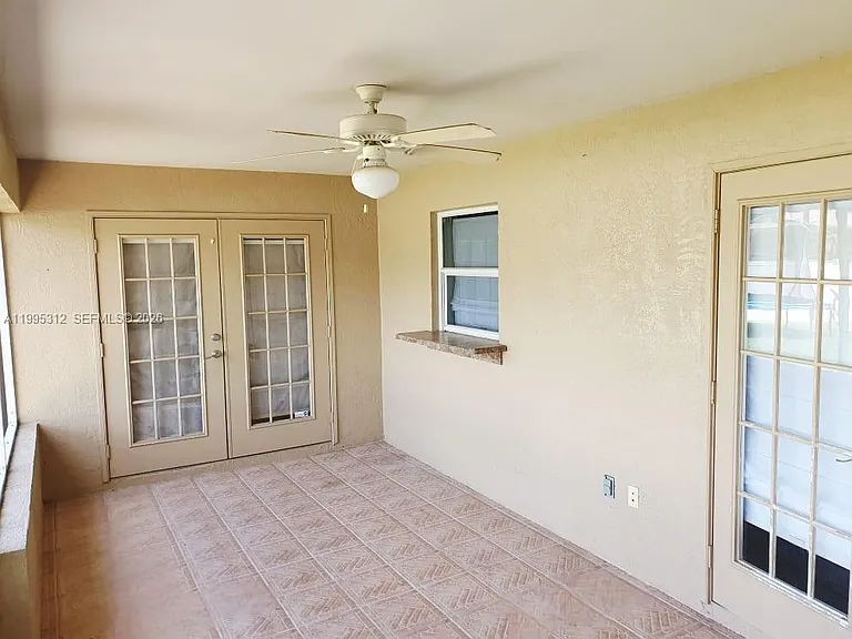 4031 Santa Barbara Dr — Photo 28