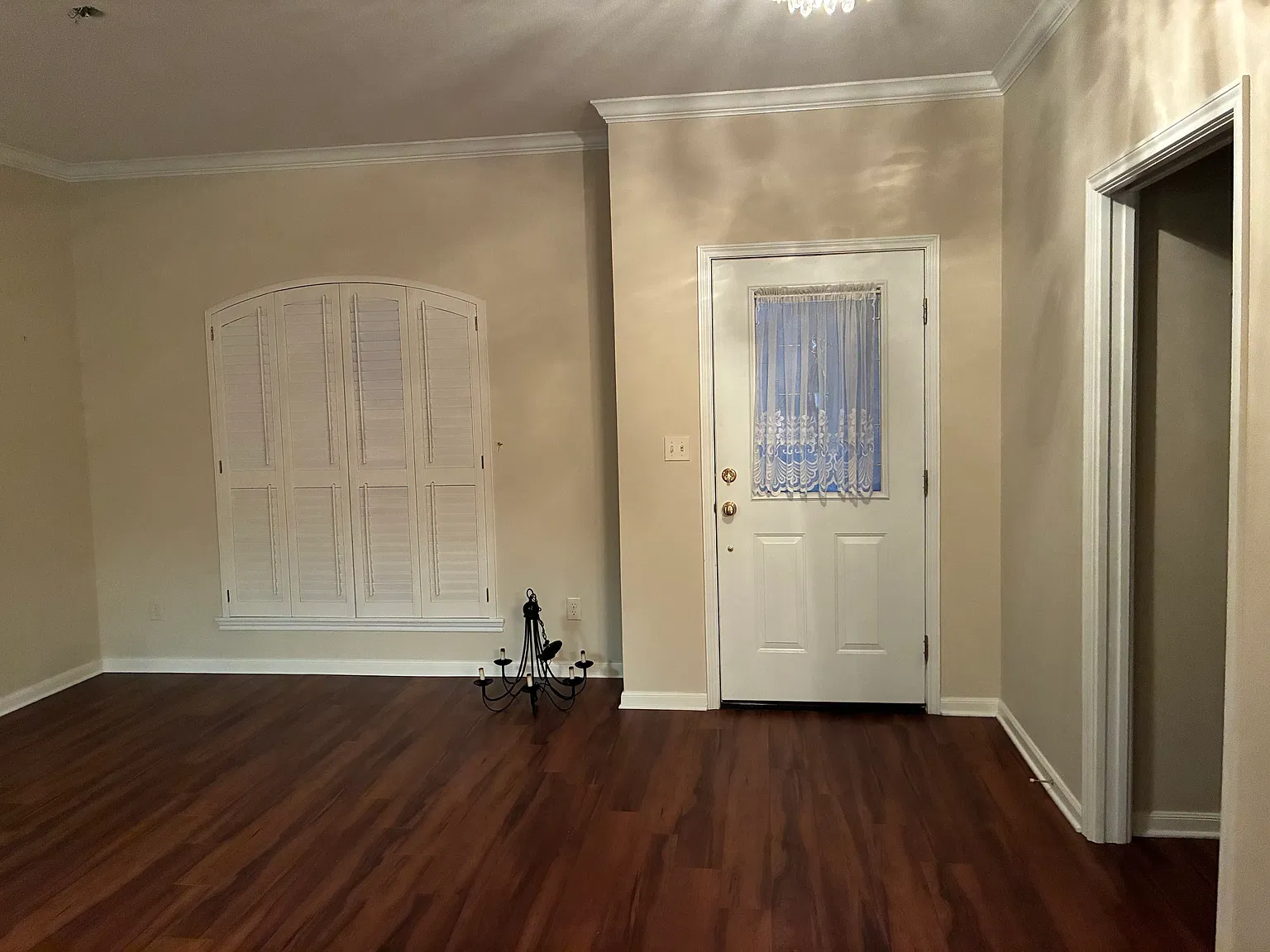 3 bed, 1400 sqft, $2,000 — Photo 1